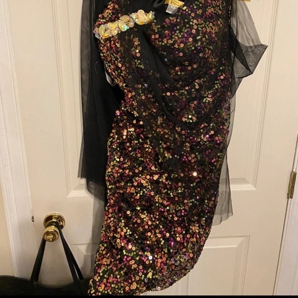 Dress - Picture 9 of 9